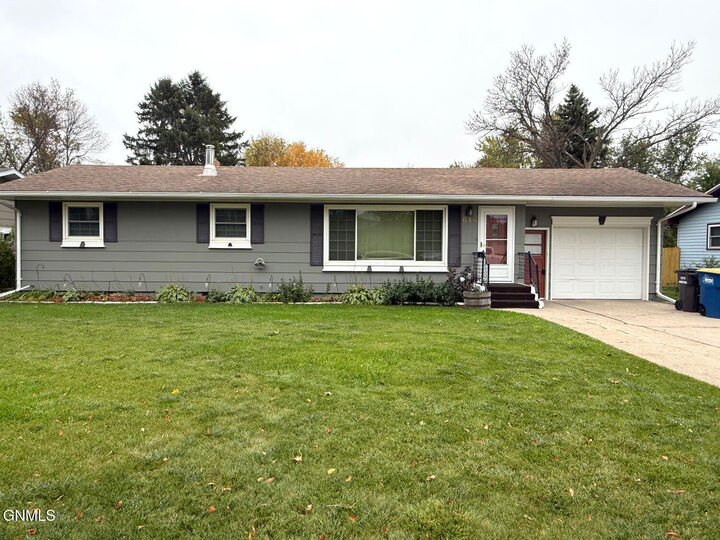 Property Photo: 614 14th Street SE ND 58401