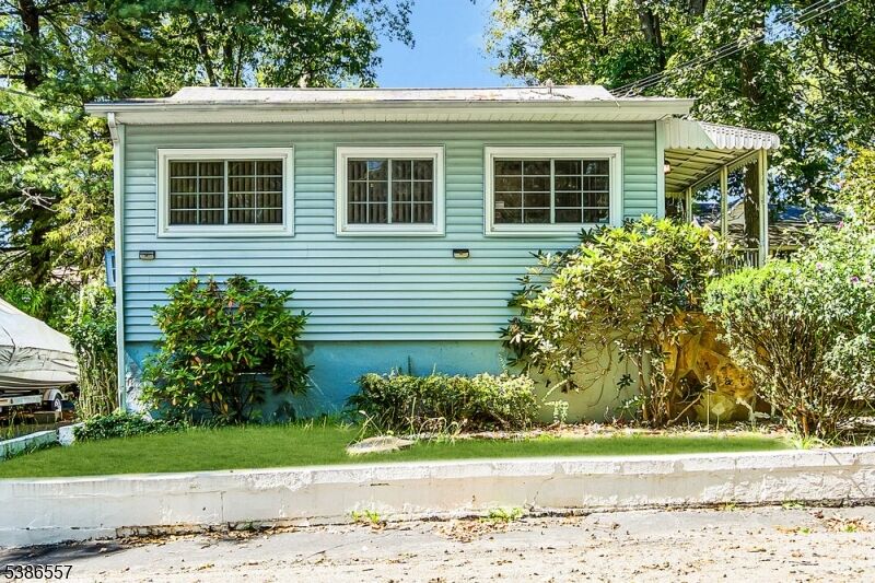 Property Photo: 118 Tulsa Trl NJ 07843