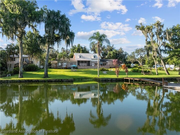 Property Photo: 1236 County Road 17 N FL 33852