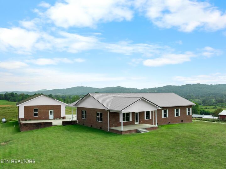 Property Photo: 1695 Doaks Creek Rd TN 37870