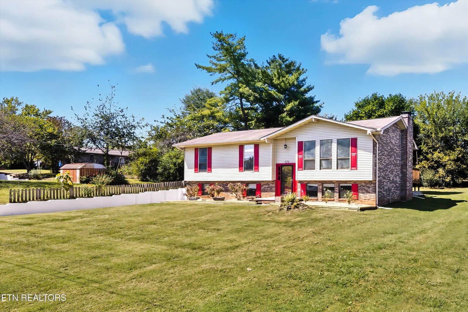 Property Photo:  420 First St  TN 37865 