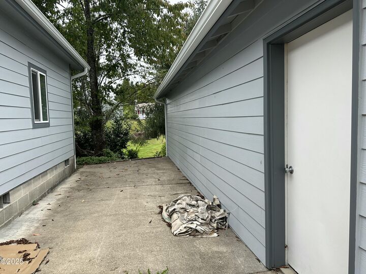 Property Photo:  853 SW Siletz River Drive  OR 97380 