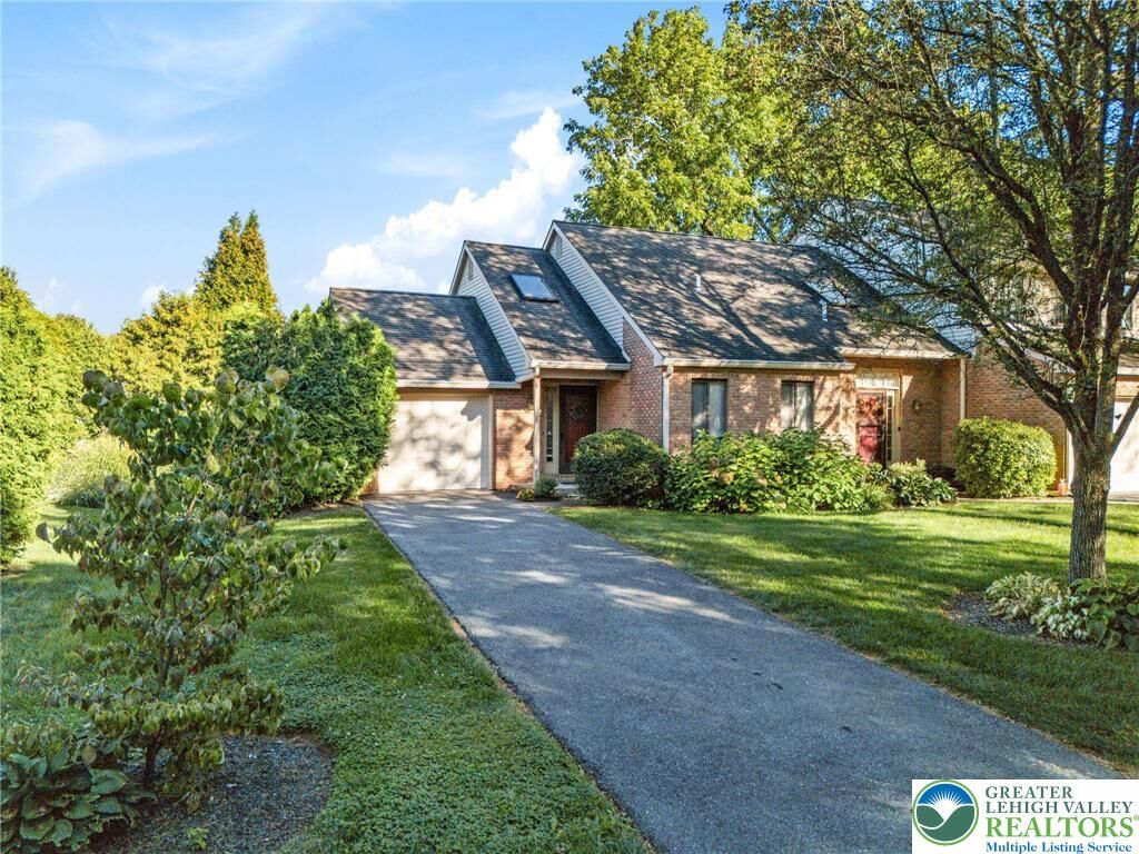 Property Photo:  2850 Greenleaf Court  PA 18017 