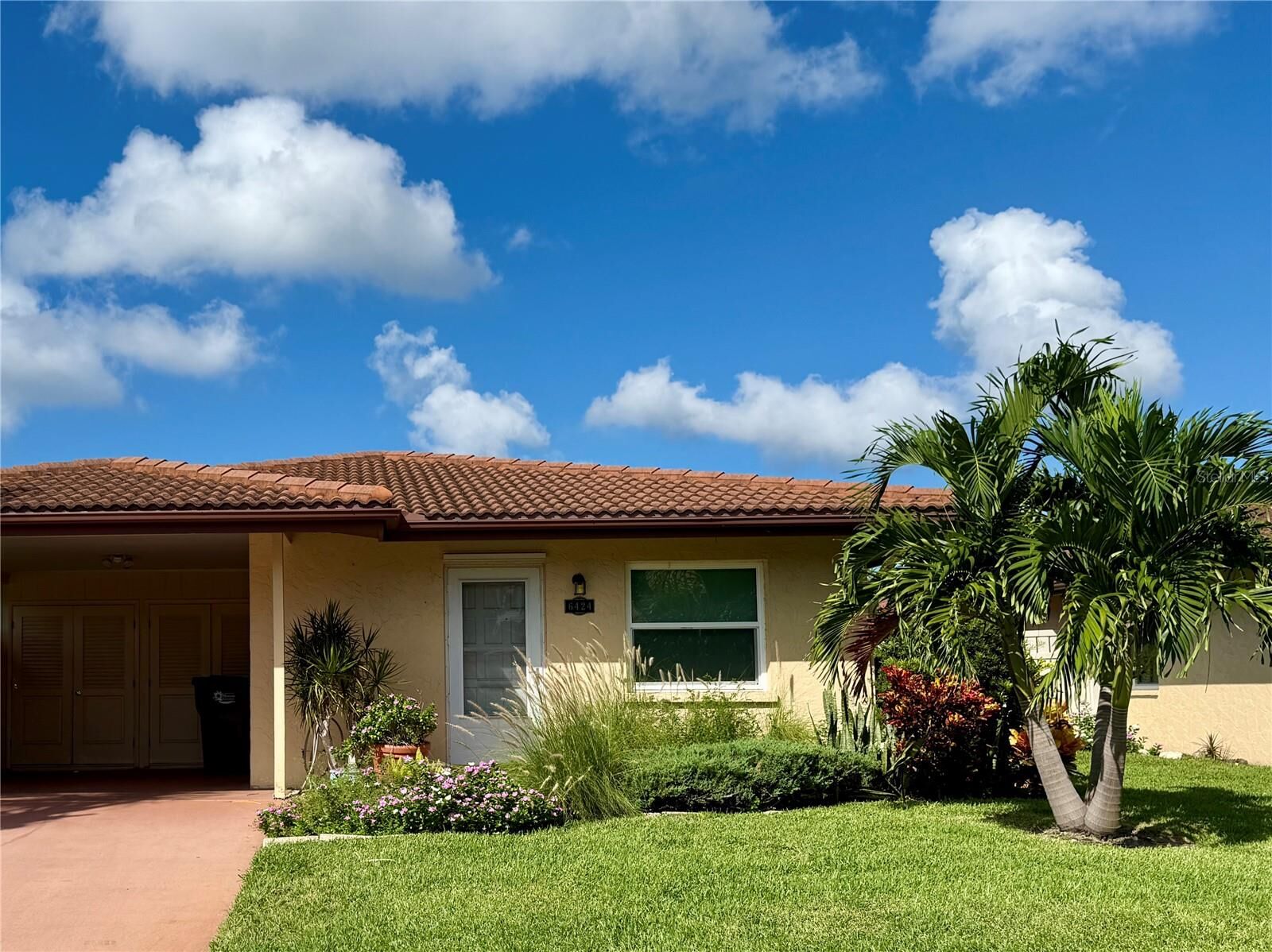Property Photo:  6424 Auburn Avenue  FL 34207 
