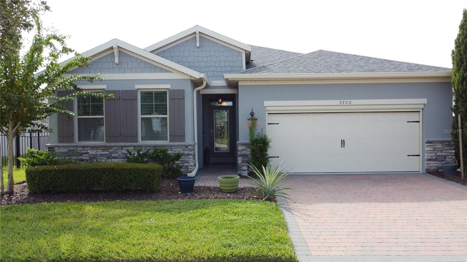Property Photo: 3700 Beautyberry Way FL 34714