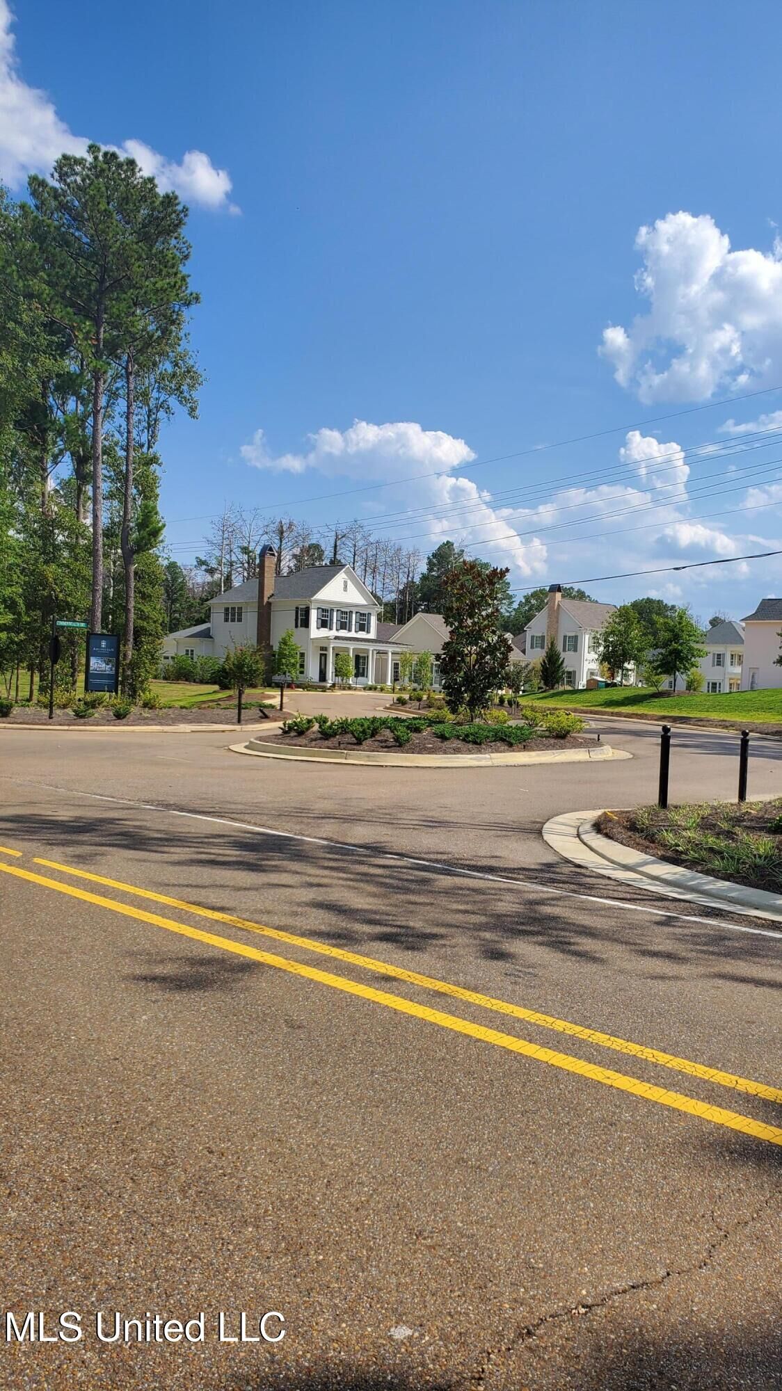 Property Photo:  115 Commonwealth Drive  MS 39110 