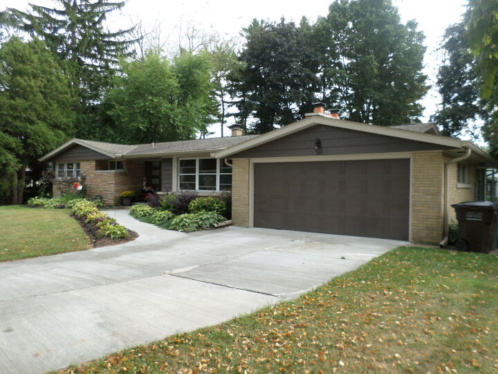 Property Photo: 3418 Kensington Ct WI 53405