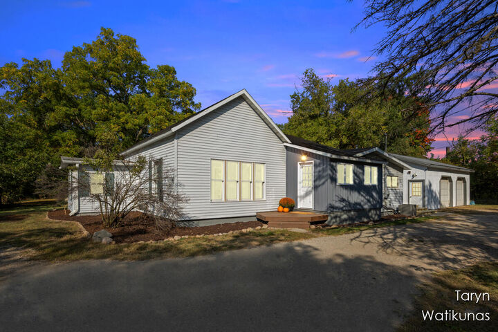 727 Chatham Street SE  Lowell MI 49331 photo