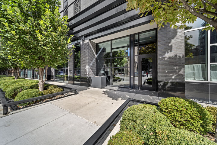 Property Photo: 400 W Huron Street 1001 IL 60654