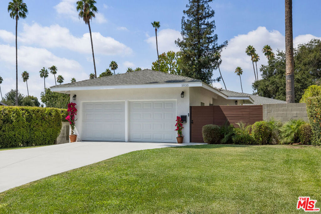 Property Photo: 1035 N Hudson Avenue CA 91104