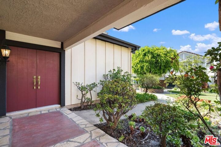 Property Photo:  1347 Avenida De Cortez  CA 90272
