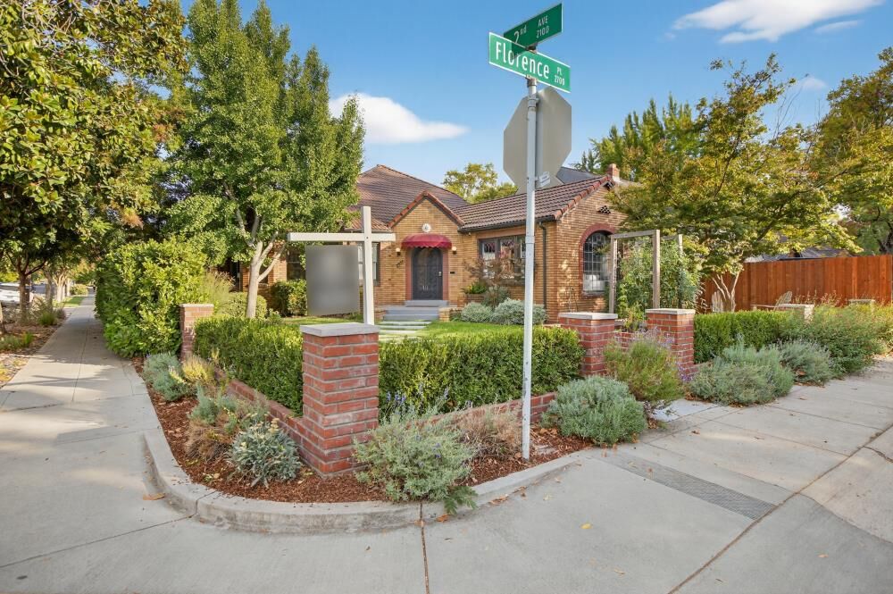 Property Photo:  2701 Florence Place  CA 95818 