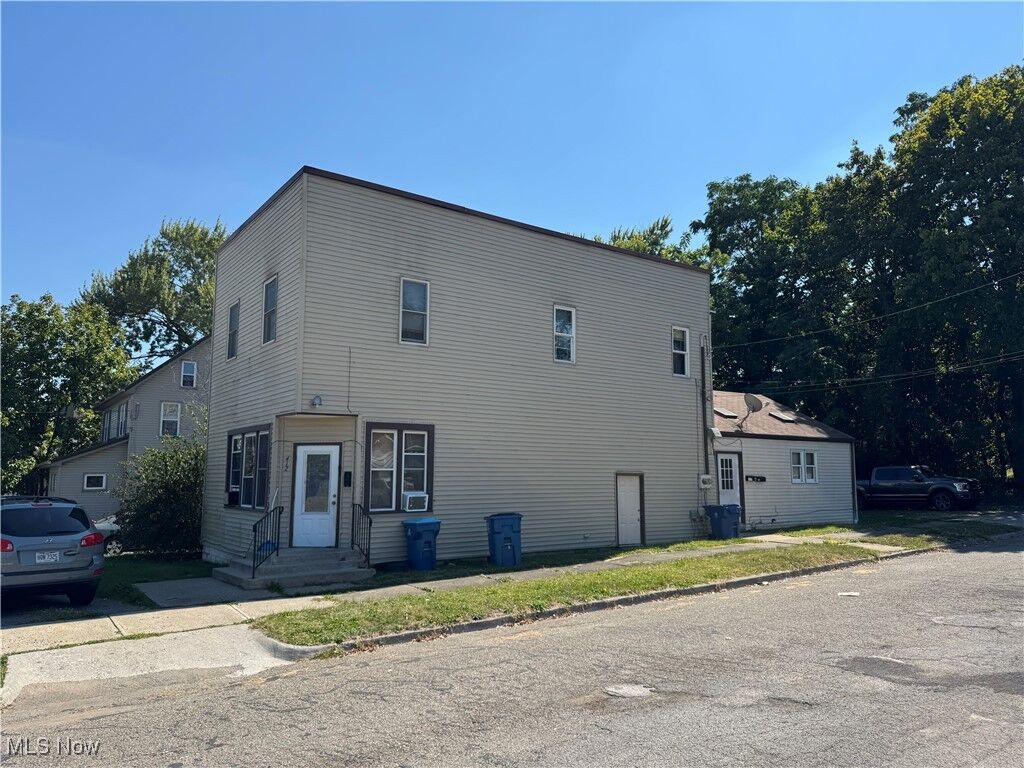 Property Photo:  412 Elm Street  OH 44471 