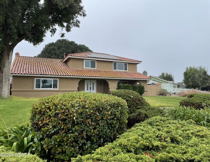 Property Photo:  684 Clubhouse Drive  CA 93455 