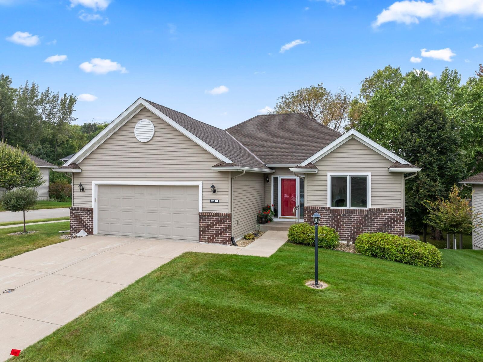 Property Photo:  2116 Park Pointe Drive  MN 55057 