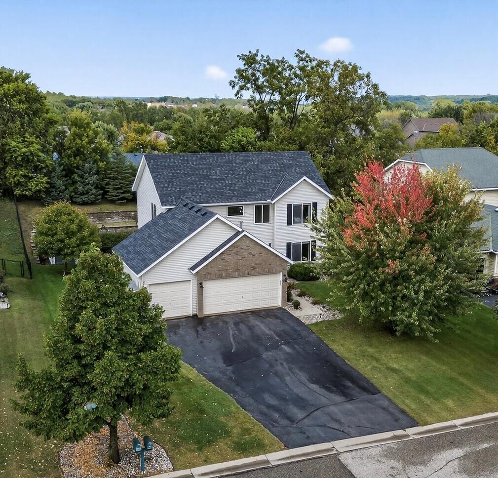 Property Photo: 905 Trellis Street MN 55352