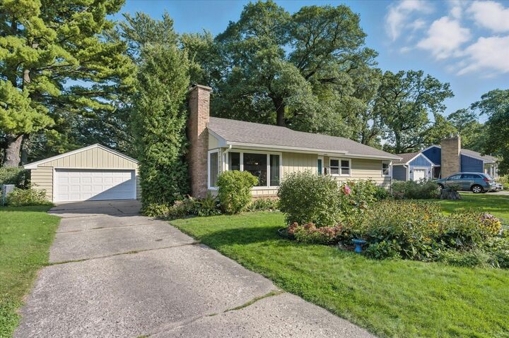 Property Photo:  3916 Hampshire Avenue N  MN 55427 