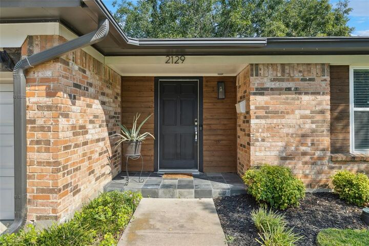 Property Photo:  2129 Versailles Drive  TX 75007 