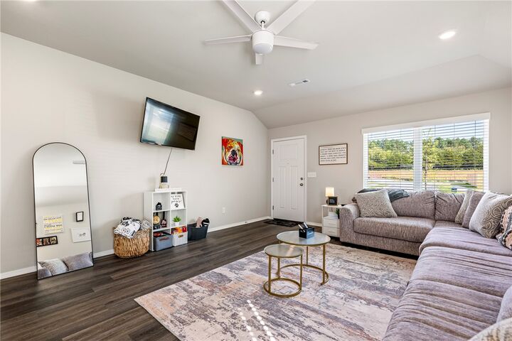 Property Photo:  3000 Wolf Creek Street  AR 72764 