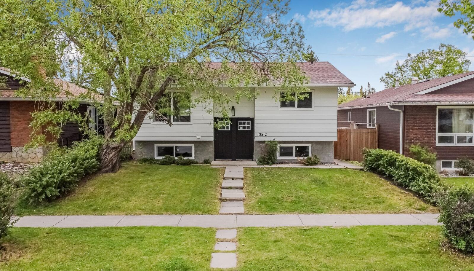 Property Photo:  10512 Oakfield Drive SW  AB T2W 2A9 