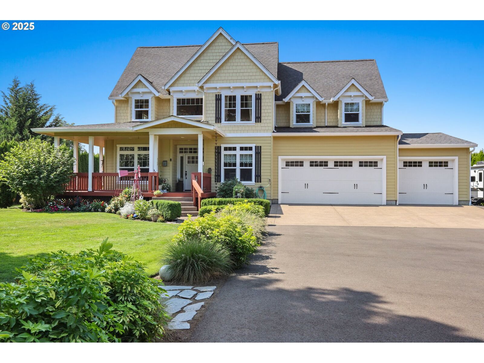 Property Photo: 2011 River Loop 1 OR 97404