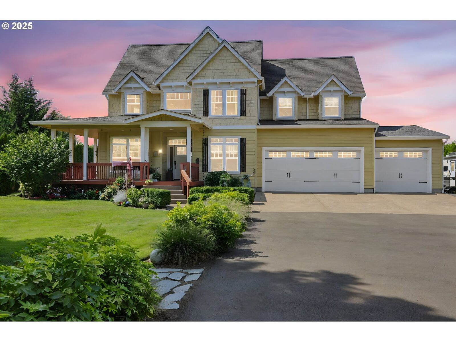 Property Photo:  2011 River Loop 1  OR 97404 