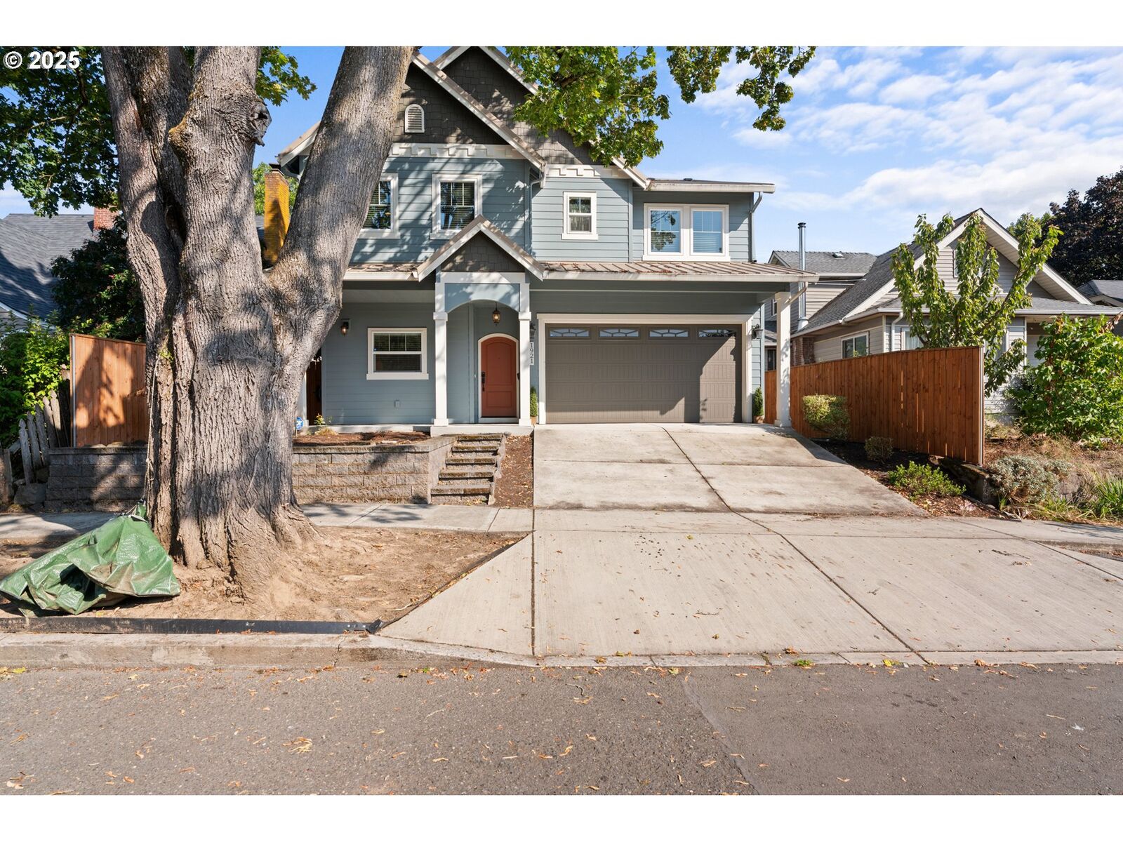 Property Photo: 1921 E St WA 98663