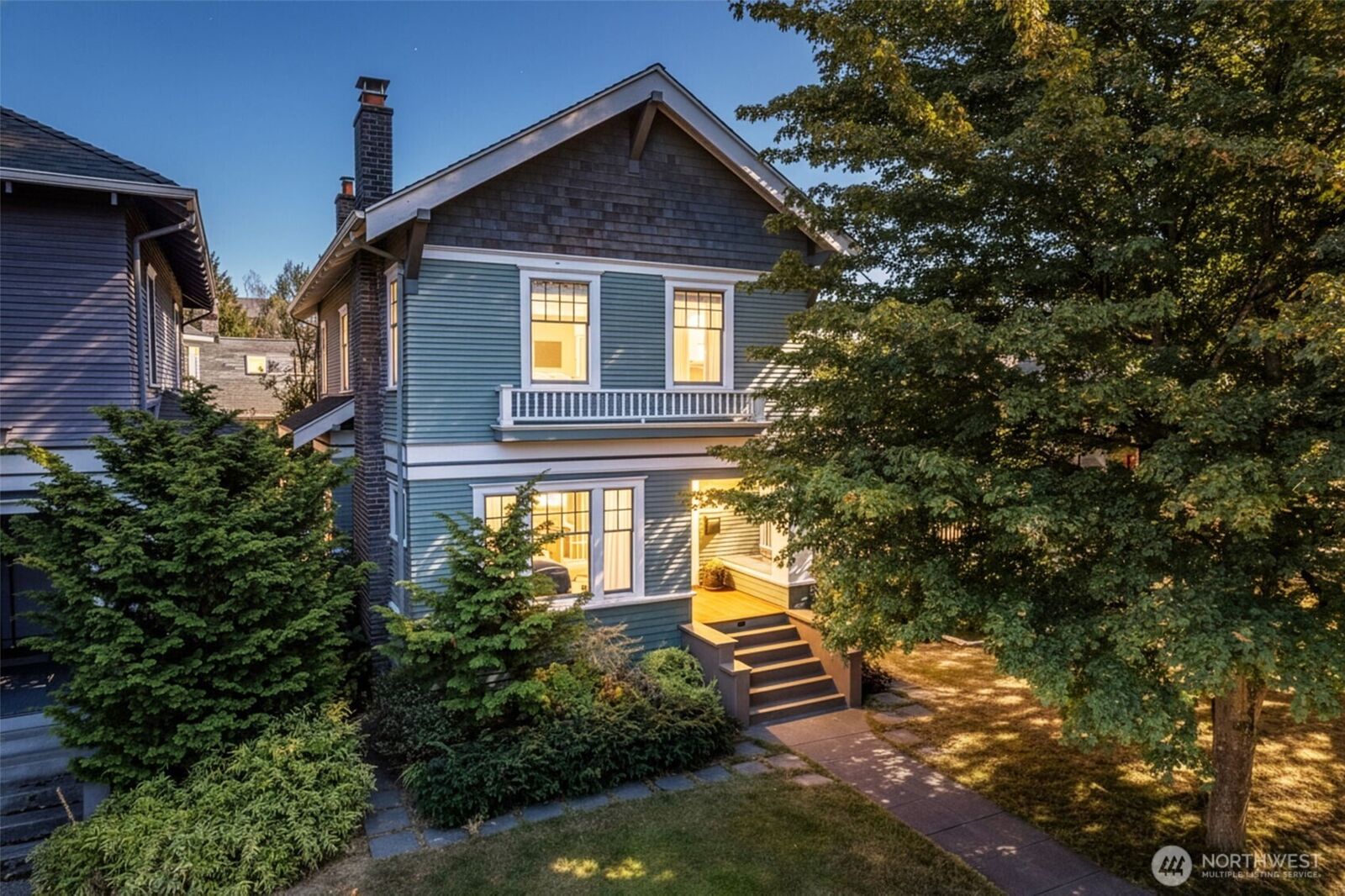 Property Photo: 2430 8th Avenue W WA 98119