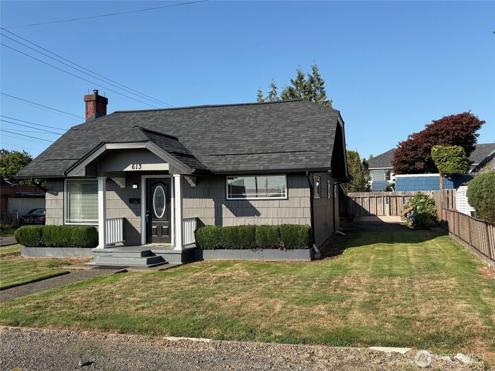 Property Photo:  613 N Jeffries Street  WA 98520 