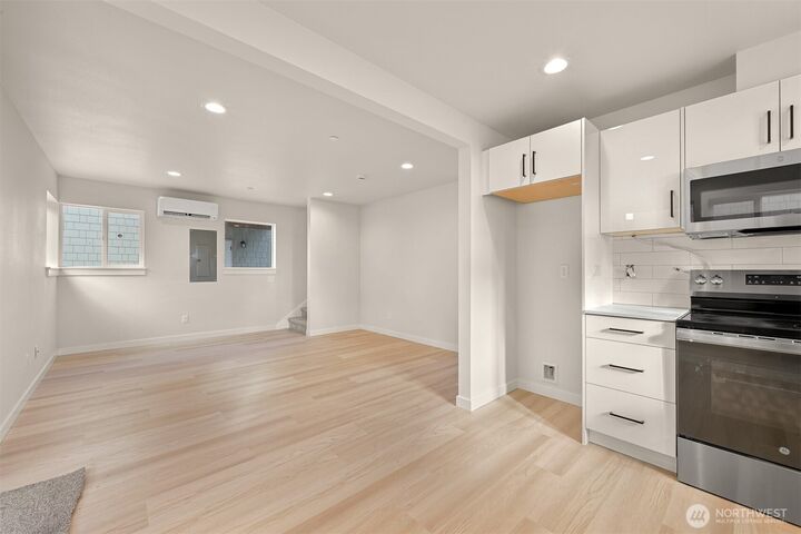 Property Photo: 476 SE Barrington Dr E WA 98277