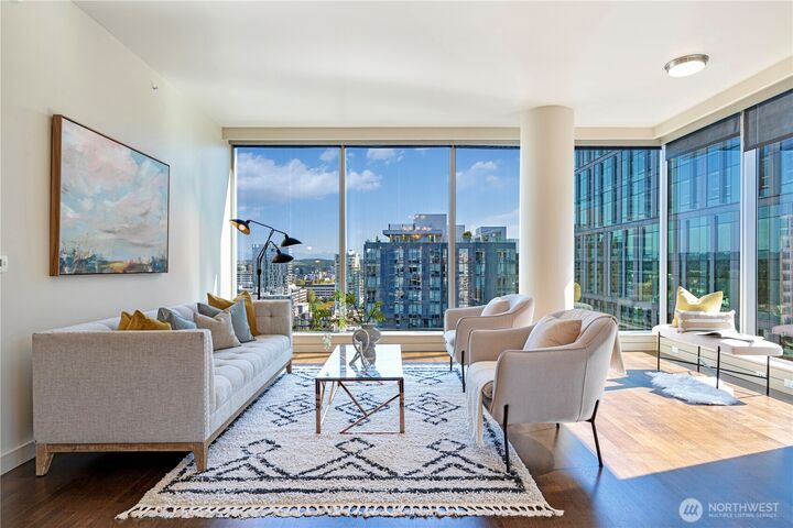 Property Photo: 10650 NE 9th Place 2220 WA 98004