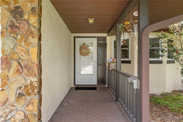 Property Photo:  811 S Apopka Avenue  FL 34452 