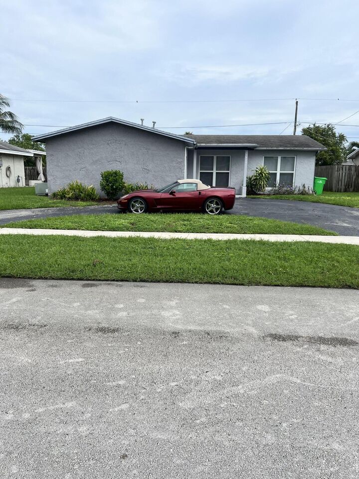 Property Photo: 11421 NW 39th Place FL 33323