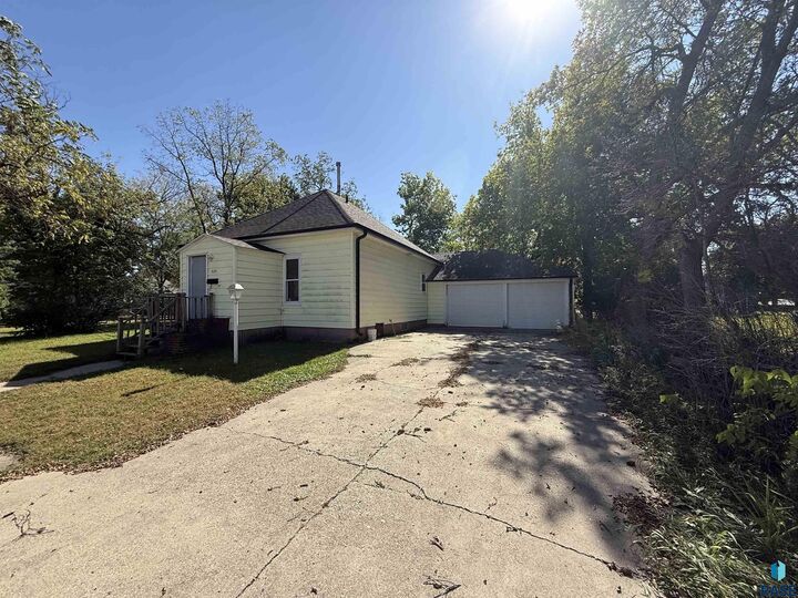 Property Photo:  505 W 1st Ave  SD 57028 