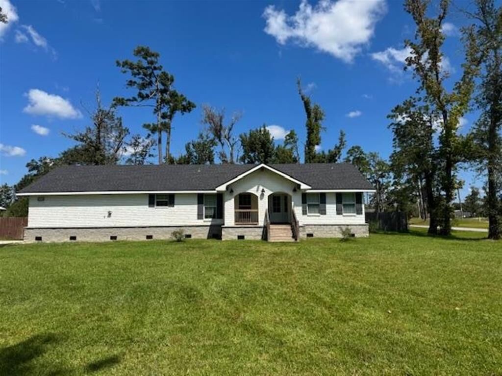 Property Photo:  1005 Hickory Dr Hickory Drive  LA 70611 