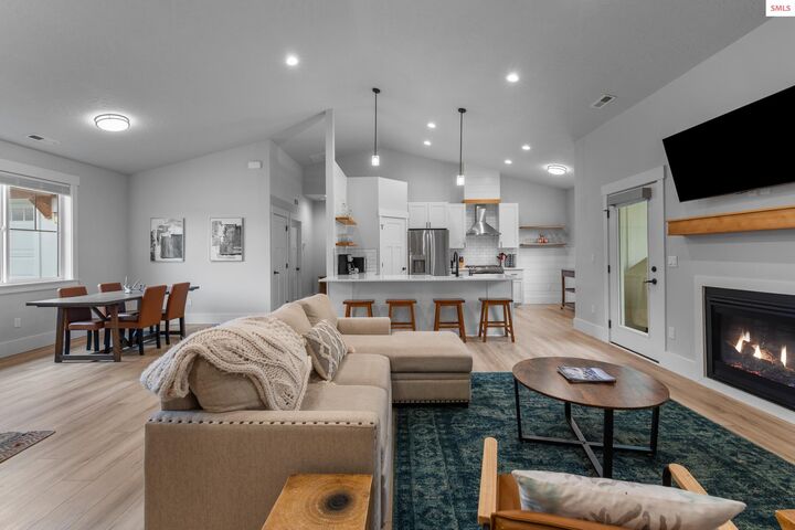 Property Photo: 117 Hanson Court ID 83825