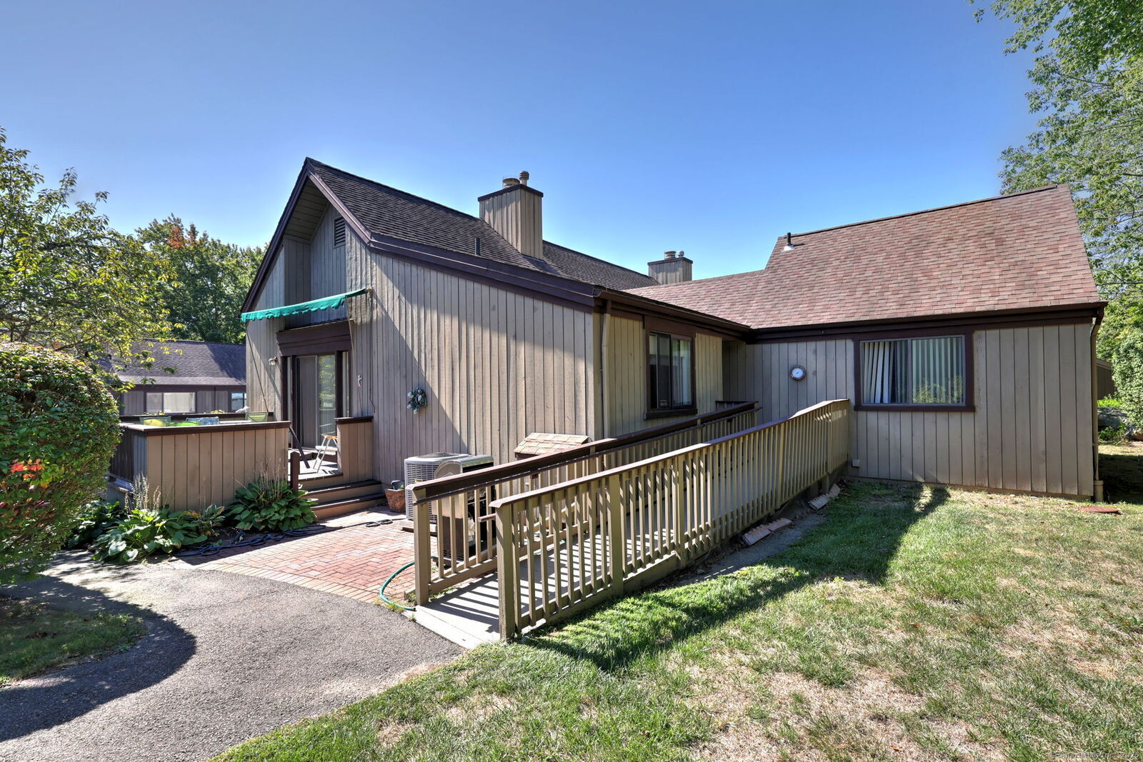Property Photo: 736 Quinnipiac Lane B CT 06614
