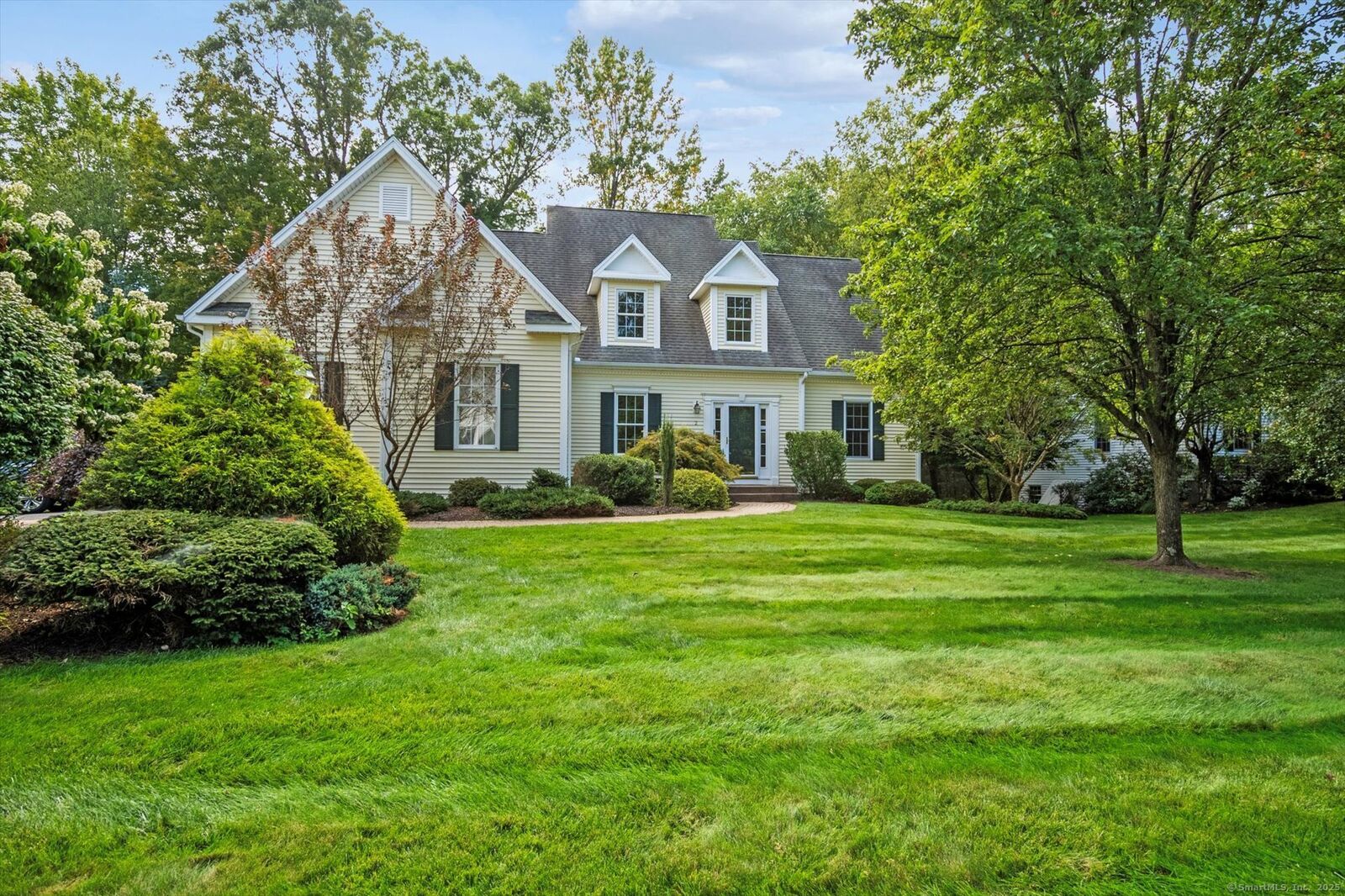 Property Photo:  2 Muirfield Lane 2  CT 06001 