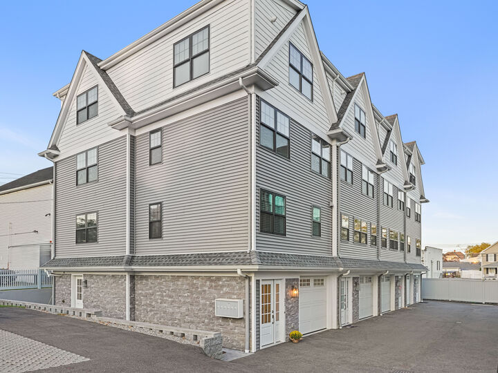 Property Photo:  21 Beaumont Street 21  CT 06824 