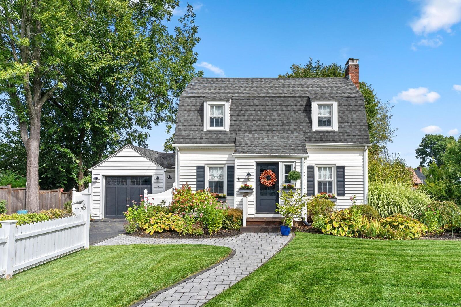 Property Photo:  6 Greenhurst Road  CT 06107 