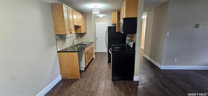 Property Photo: 929 Northumberland Avenue 104 SK S7L 3W8
