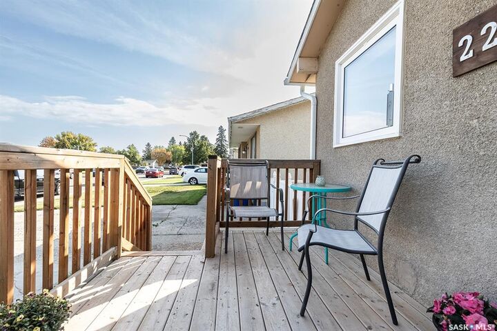 Property Photo: 225 Cartier Crescent SK S7L 4M1