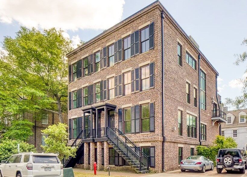 Property Photo:  407 E McDonough Street  GA 31401 