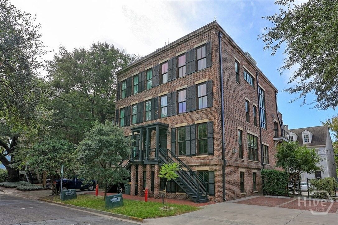 Property Photo:  407 E McDonough Street  GA 31401 