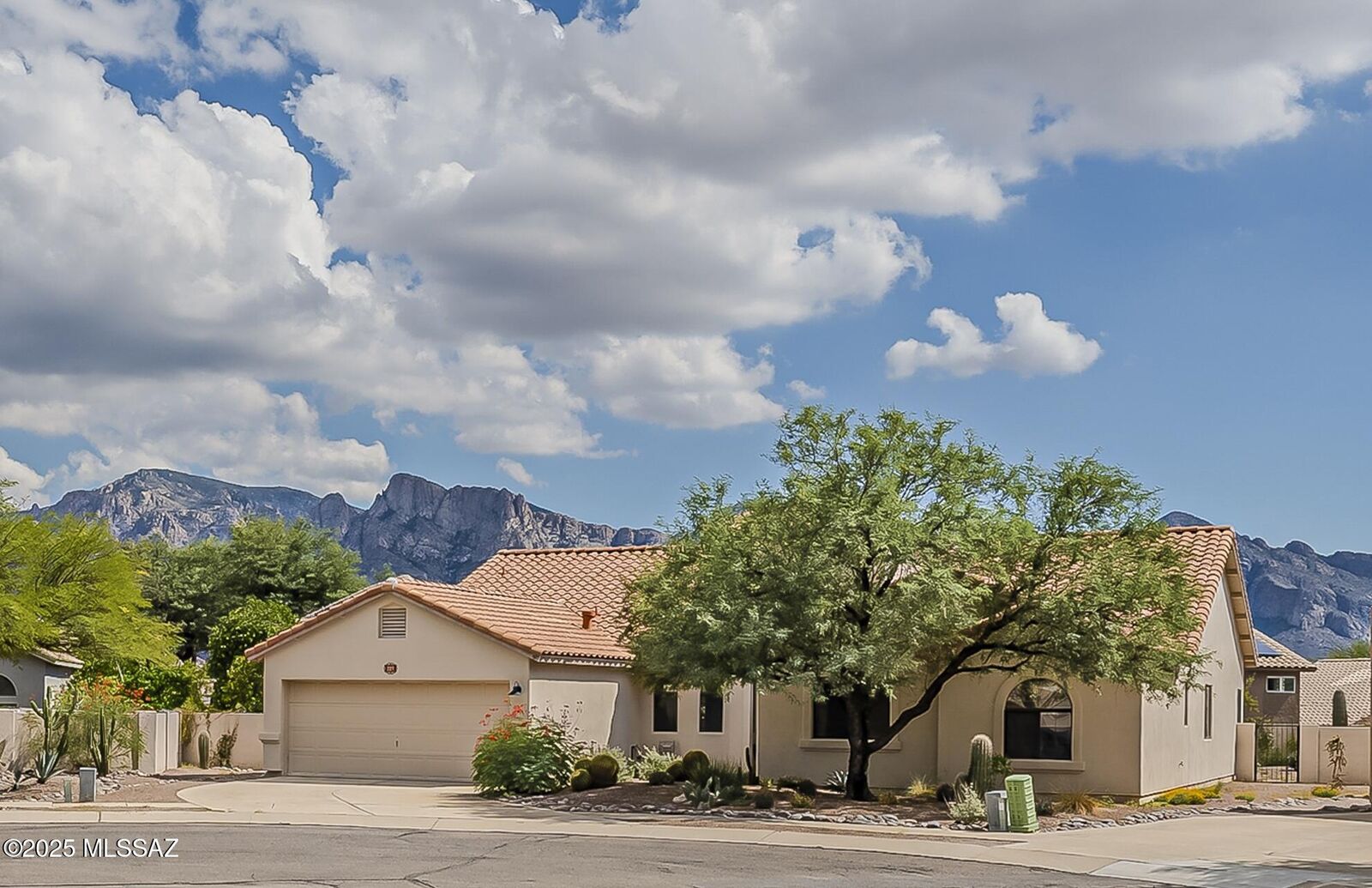 Property Photo: 227 W Granite Canyon Place AZ 85755