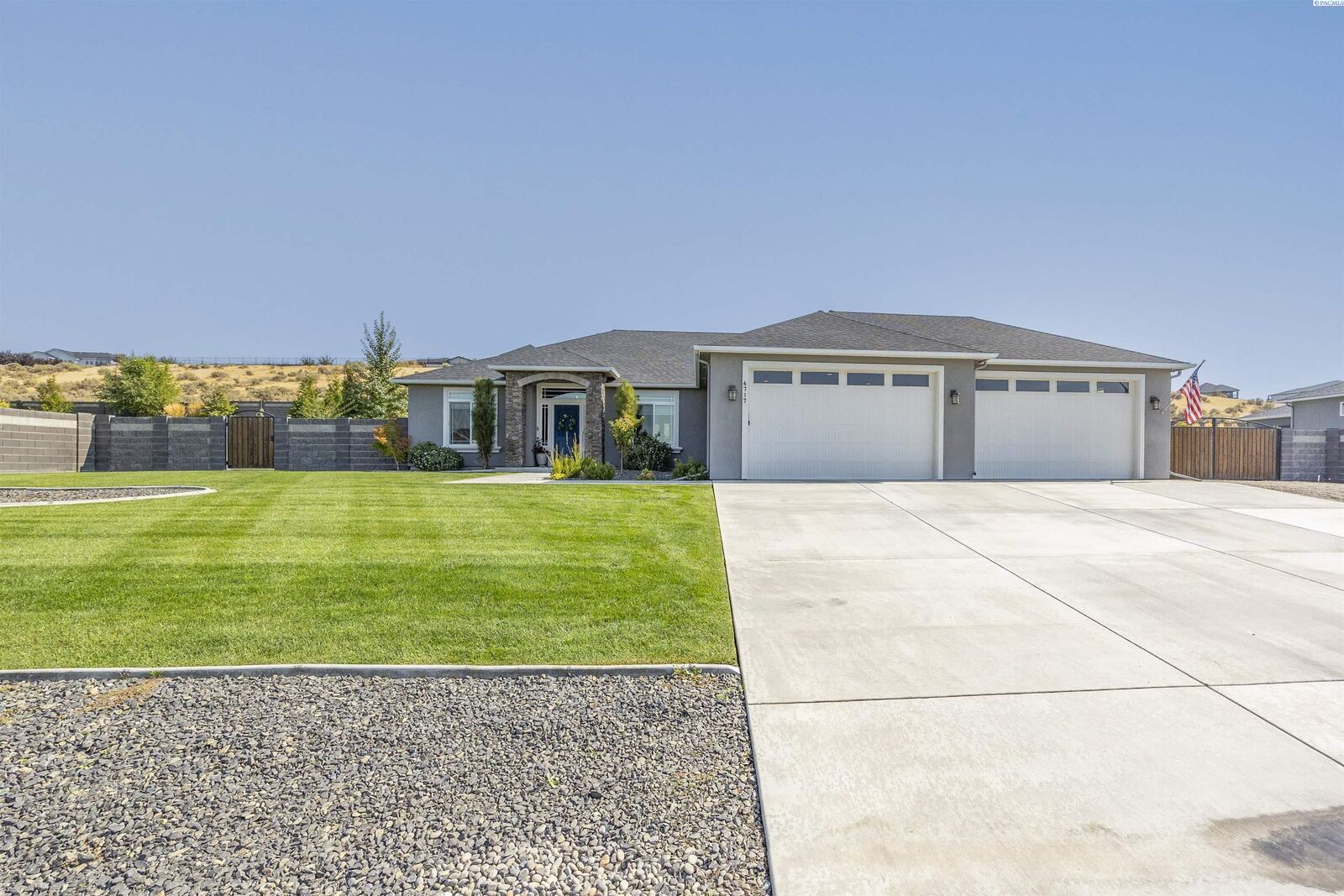 Property Photo: 6717 Sandy Ridge Rd WA 99301