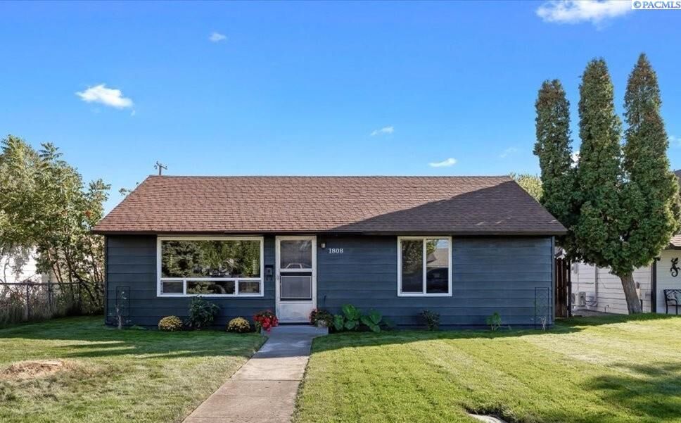 Property Photo: 1808 W Shoshone WA 99301