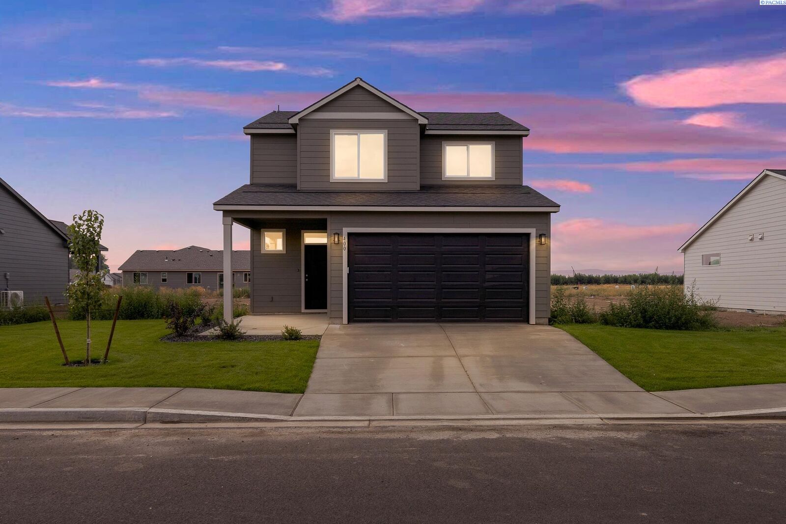 Property Photo: 400 Amberly Ave WA 99352