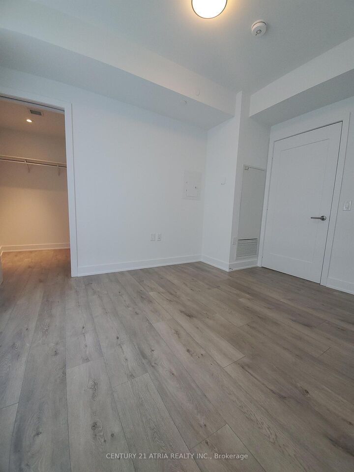 Property Photo:  585 Bloor Street E 2823  ON M4W 0B3 