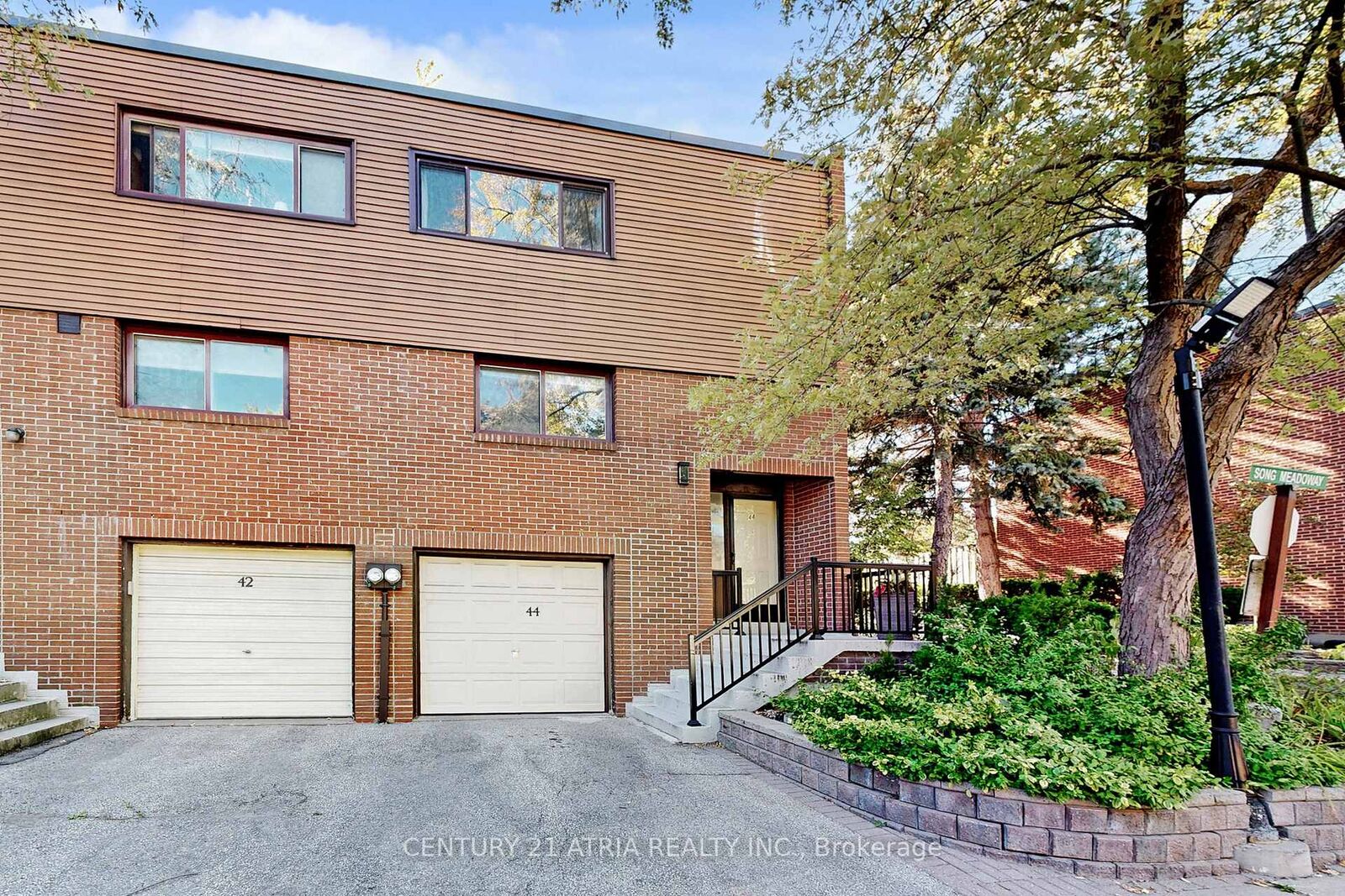 Property Photo:  44 Song Meadoway N/A  ON M2H 2T7 